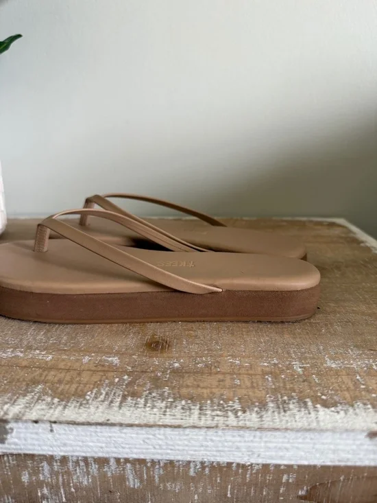 Tkees Lily Platform Sandals — Size 7 - Picture 4 of 8